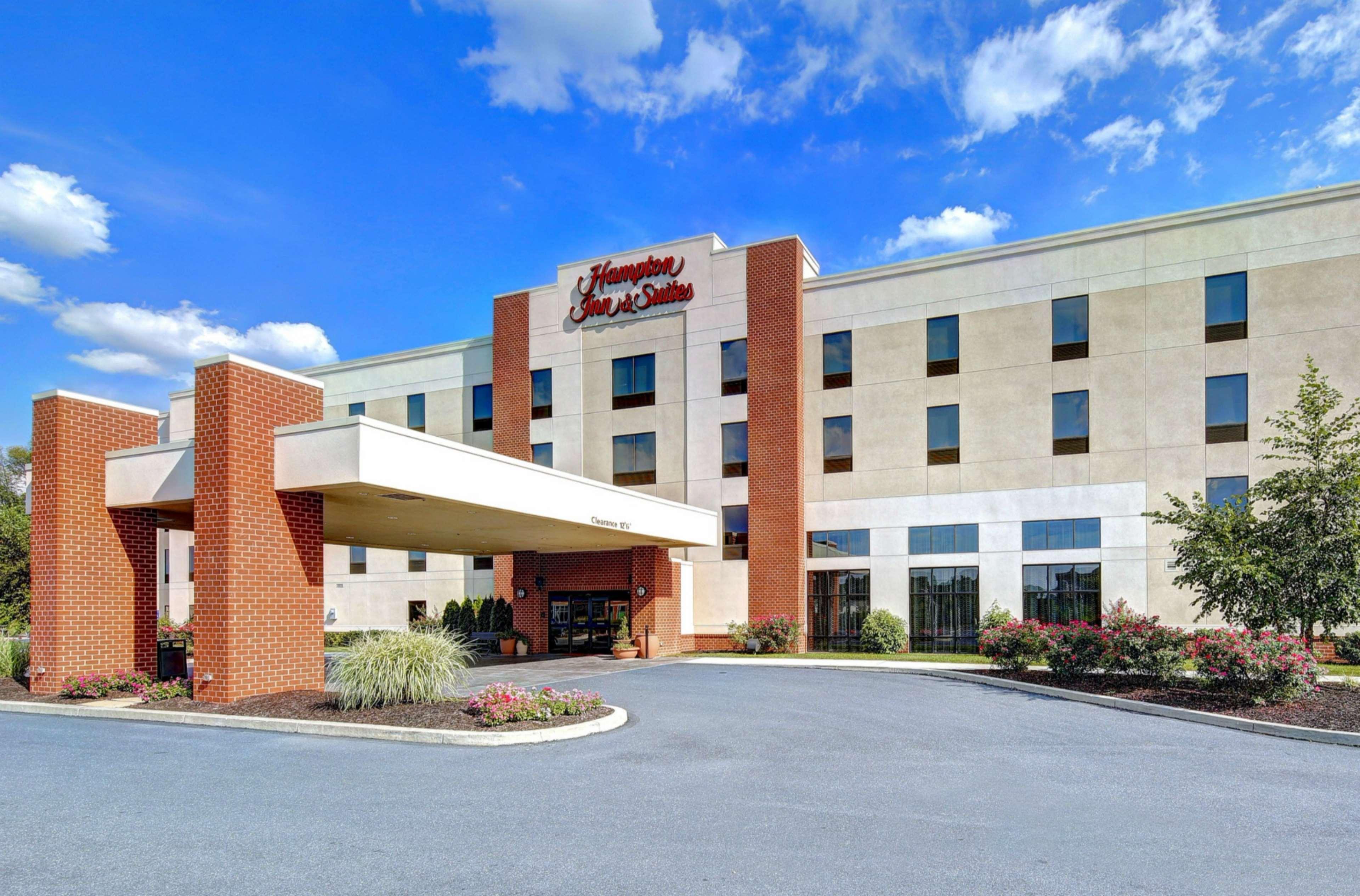 Hampton Inn & Suites Harrisburg Exteriör bild